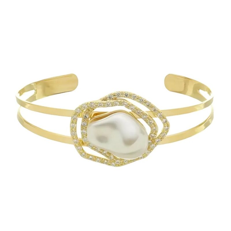 Bracelete Dillan de Pérola Orgânica Cravejada no Ouro, com microzircônias cristais e banho em ouro 18K.
